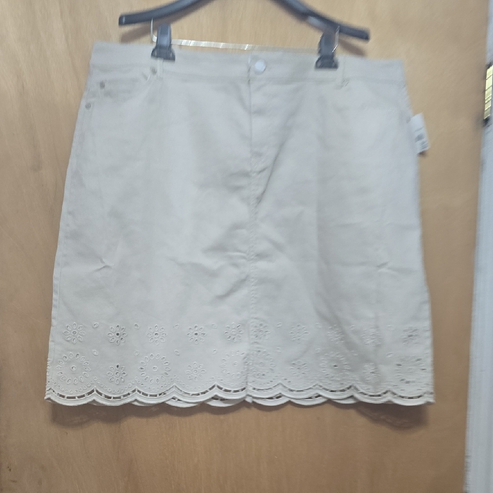 Cato Elegant Cream Skirt with Eyelet Hem